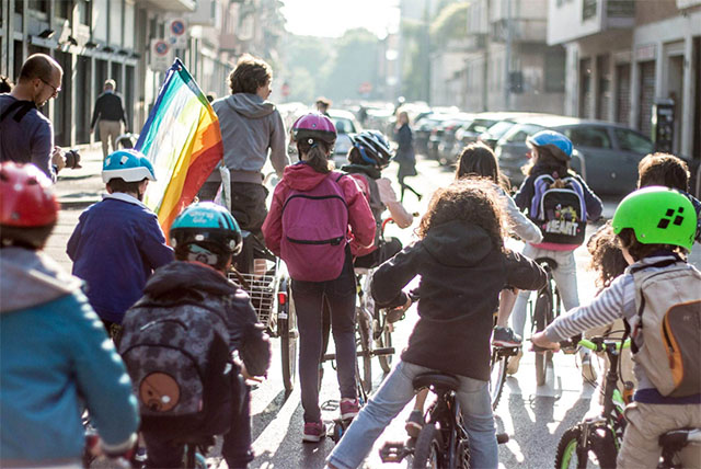 Bimbi in bici a Milano