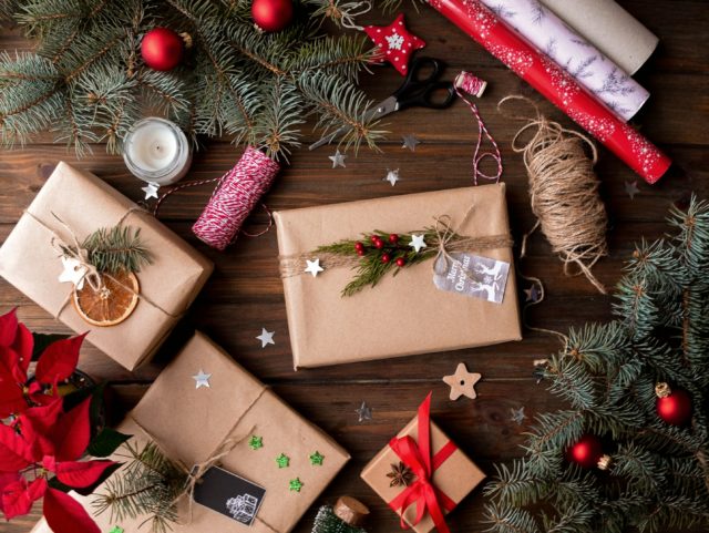 Natale 2024: 11 consigli per festeggiare in modo sostenibile