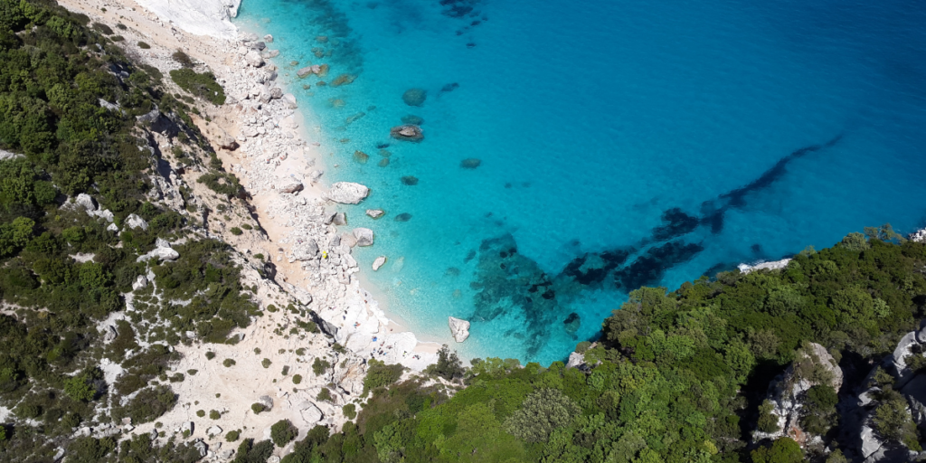 Immagine drone del mar mediterraneo dall'alto