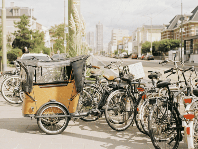 Perché parcheggiare una bicicletta è molto di più che un semplice “cercare parcheggio”