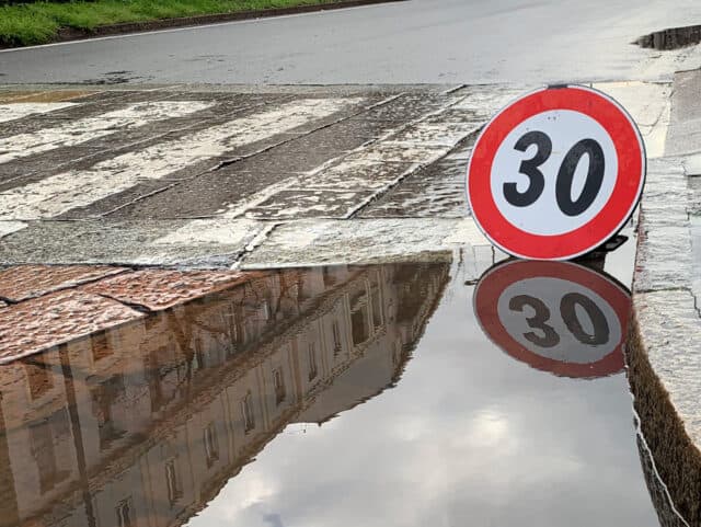 Città 30: cos’è, come funziona e perché se ne parla